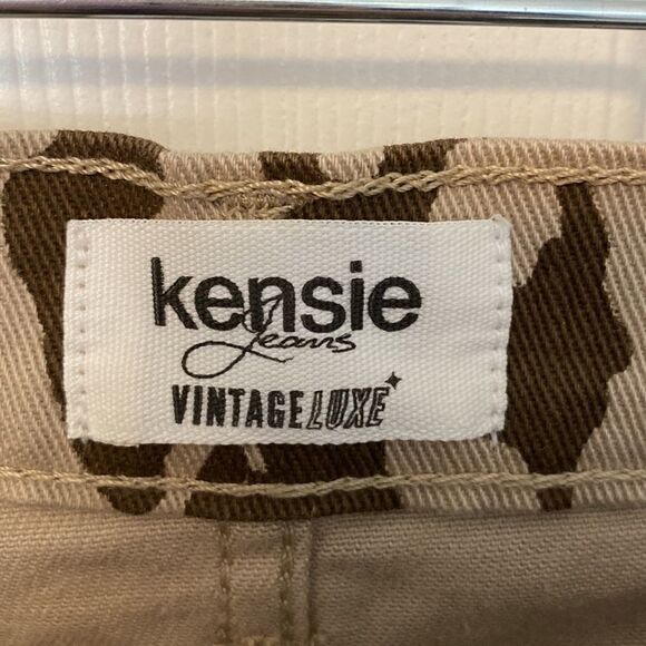 Kensie- Luxe 5-Pocket Animal Print Denim Mini Skirt in Tierra Leopard- Size 8 - Picture 8 of 9